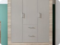 Kleiderschrank-Regale