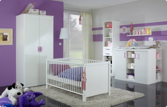 Kinderzimmer Babyzimmer wei&szlig; Hochglanz violett Freya3